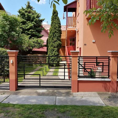 Gábriel Apartman Apartamento Hajdúszoboszló Exterior foto